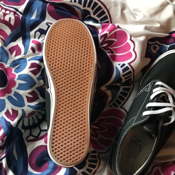 Too small - Picture 3 of 3